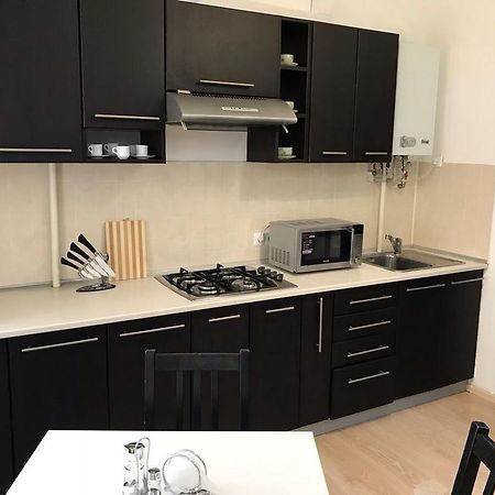 Gil Apartments, Квартира Студия В Самом Центре Пл Петефи Uzhhorod Ngoại thất bức ảnh