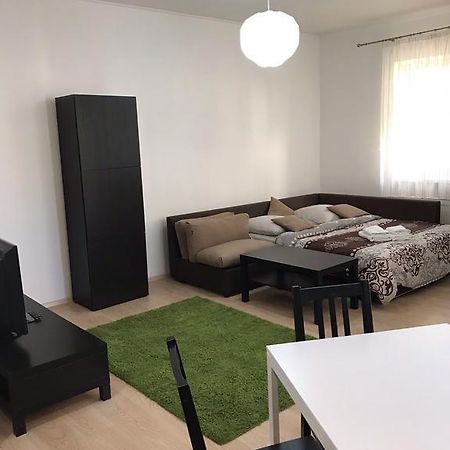 Gil Apartments, Квартира Студия В Самом Центре Пл Петефи Uzhhorod Ngoại thất bức ảnh