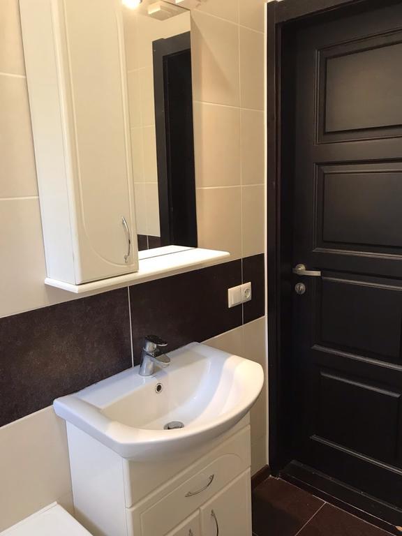 Gil Apartments, Квартира Студия В Самом Центре Пл Петефи Uzhhorod Ngoại thất bức ảnh