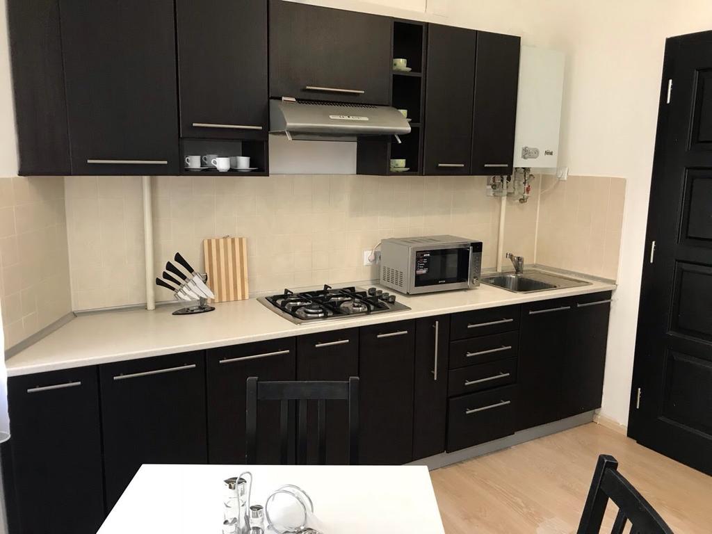 Gil Apartments, Квартира Студия В Самом Центре Пл Петефи Uzhhorod Ngoại thất bức ảnh