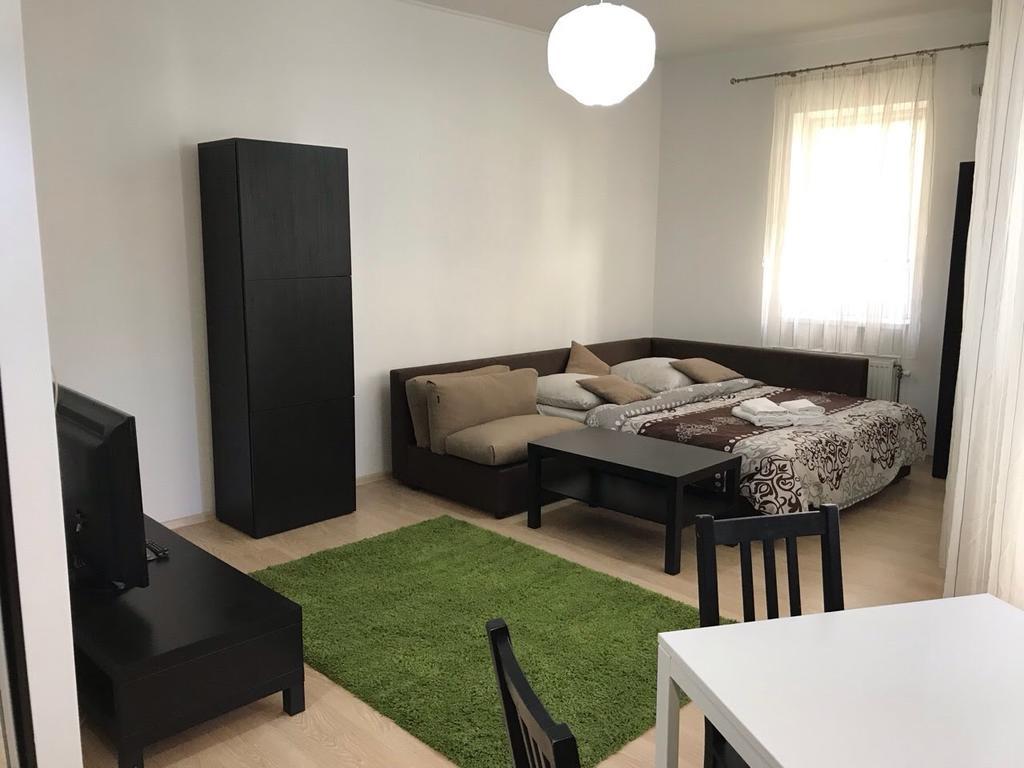 Gil Apartments, Квартира Студия В Самом Центре Пл Петефи Uzhhorod Ngoại thất bức ảnh