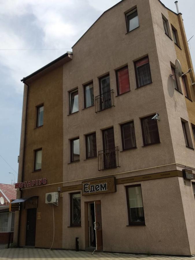 Gil Apartments, Квартира Студия В Самом Центре Пл Петефи Uzhhorod Ngoại thất bức ảnh